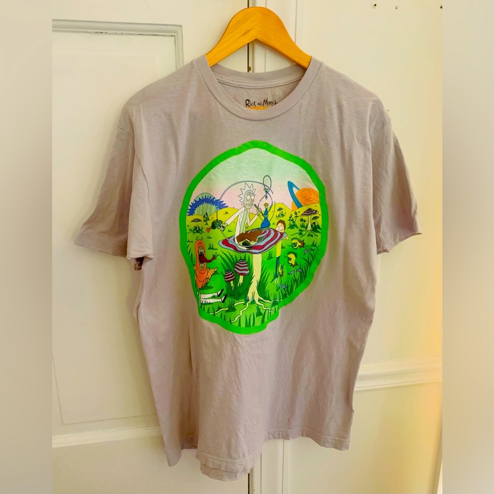 Rick and Morty “Wonderland” style men’s Ripple Junction graphic t shirt preowned